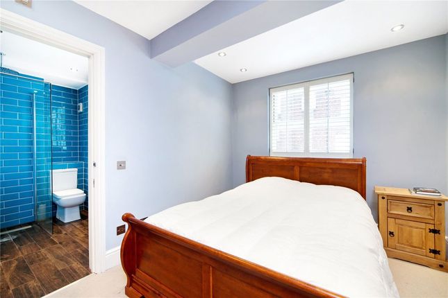 Top Floor Flat, 52, Golborne Road, London photo 5