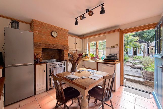 2 Suttons Cottages Perry Wood, Faversham photo 2