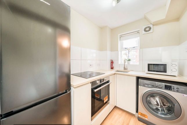 63, Macmillan Way, London photo 4