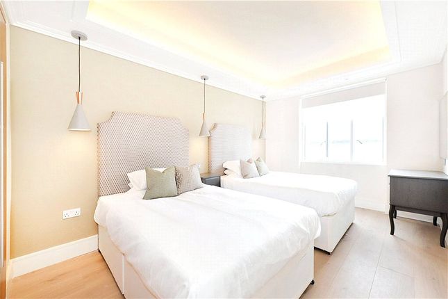 Flat to rent in George Street, London