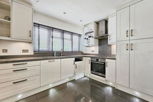 139, Horton Road, Surrey photo 3
