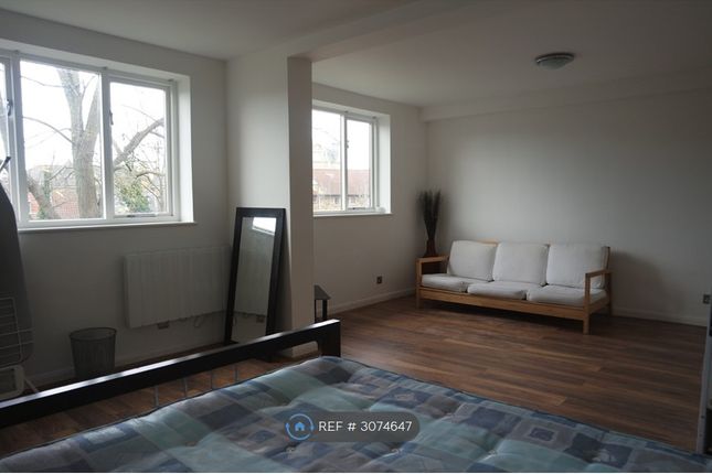 Flat, Harton Lodge Harton Street, London photo 3