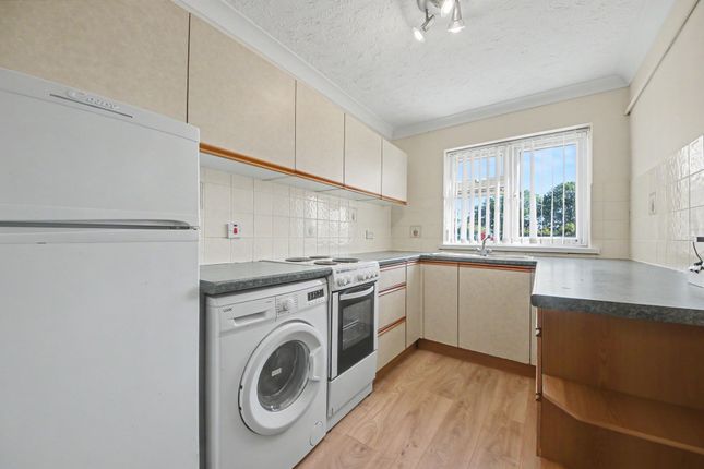 1 Meggeson Avenue, Southampton photo 3