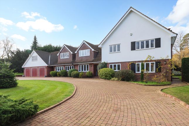 Broomfield, Leatherhead photo 3