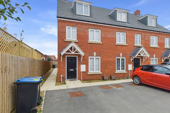 Cam04922G0-Pr0081-Still003