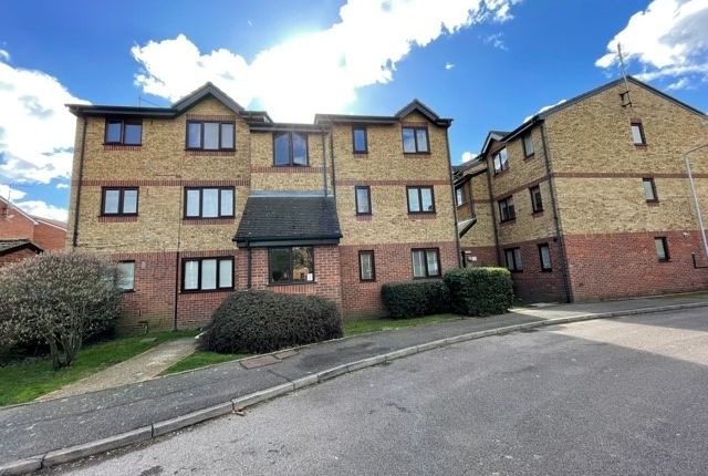 Thumbnail Flat to rent in Green Pond Close, Walthamstow