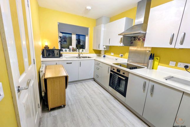 27 Grove Gardens, Wisbech photo 2