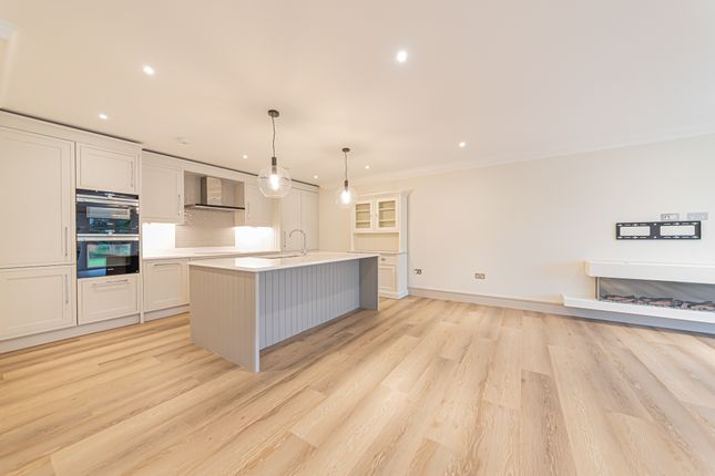 Flat 1 Kings Ridge, Golf Drive, Camberley photo 2
