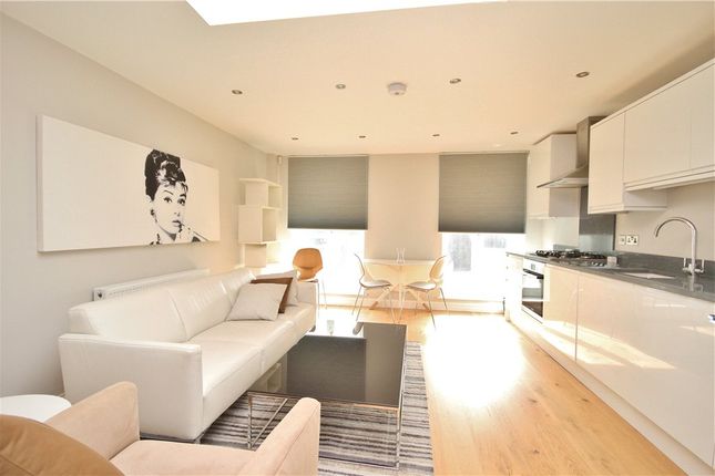 Thumbnail Flat to rent in Quarry Street, Guildford, Surrey