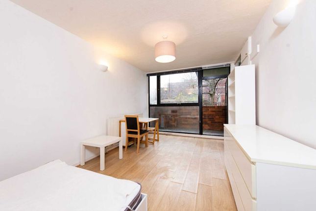 13 Henry Wise House, Vauxhall Bridge Road, London photo 3