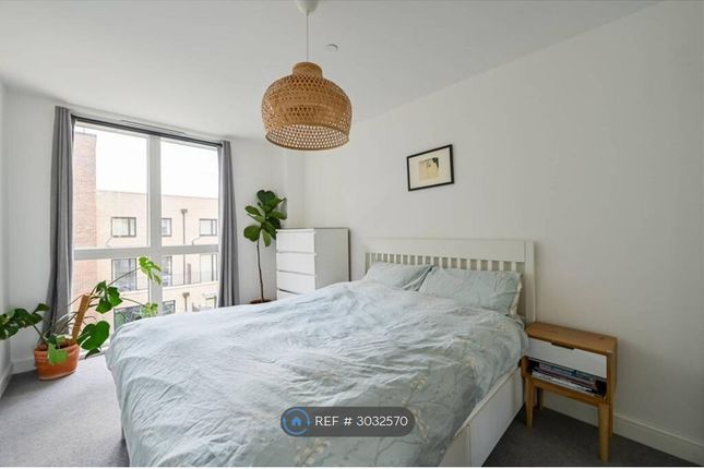 Flat, Barrett House Villiers Gardens, London photo 3