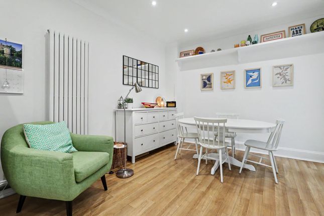 Fountain Court, East Molesey photo 4