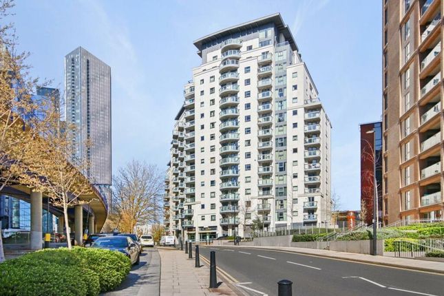 Thumbnail Flat for sale in City Tower, 3 Limehbahrbour, Crossharbour, South Quay, London