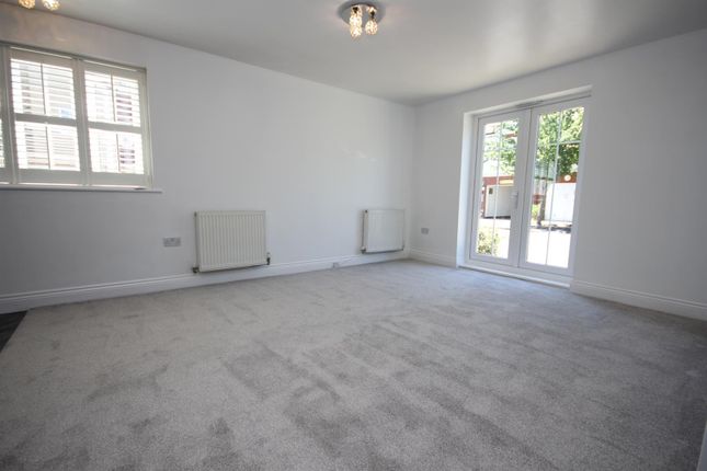 24, Lynn Crescent, Fareham photo 4