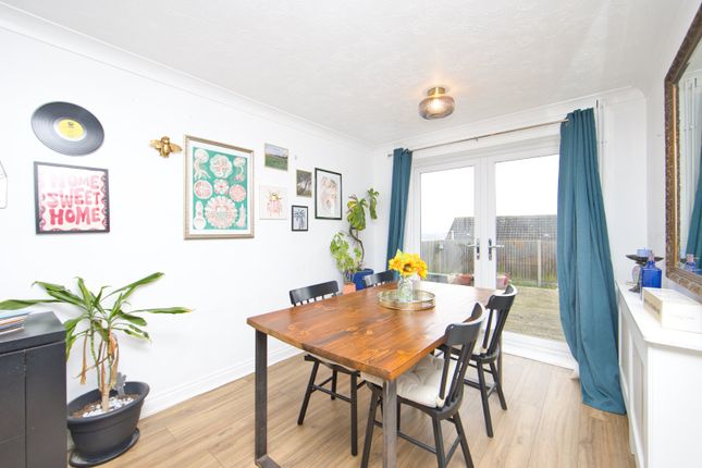 16, Monks Way, Dover photo 3