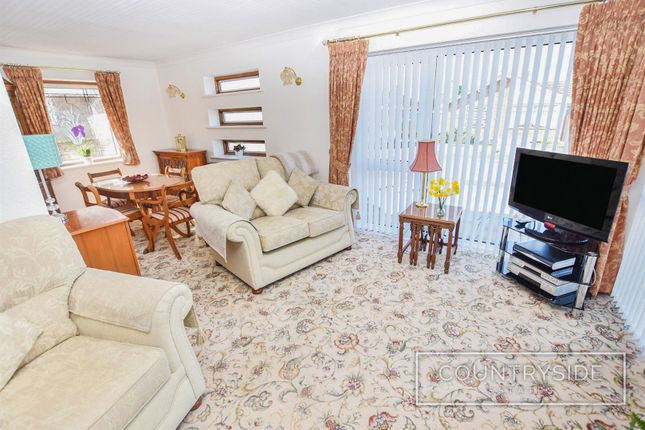 3, Clifton Way, Benfleet photo 4