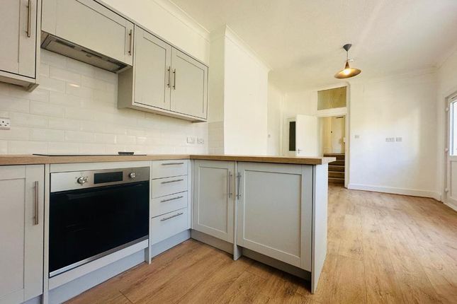 Flat to rent in Westbourne Gardens, Hove