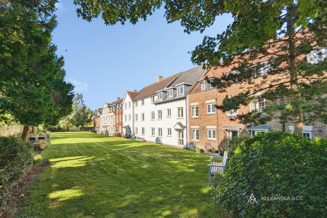 37, Saxon Court, Bicester photo 2