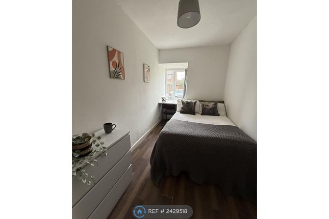 Cedar Way, Guildford photo 4