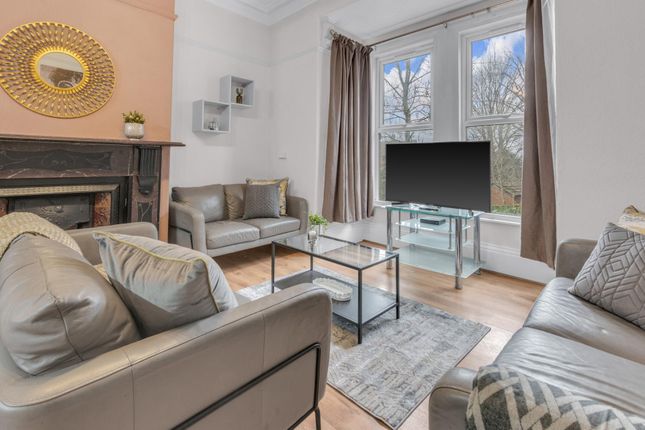 Flat 2, 5, WINSTANLEY TERRACE, Leeds photo 2