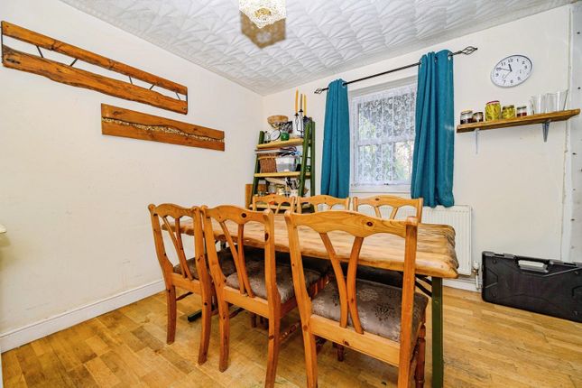 27, Olympic Close, Bedfordshire photo 4