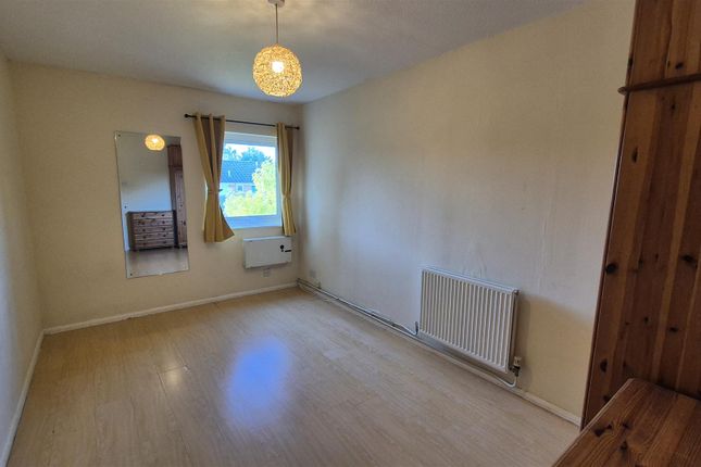 59, Aplin Way, Isleworth photo 3