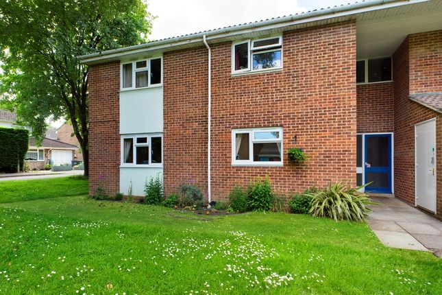 1-bed flat on Glamis Close, Basingstoke, £150,000