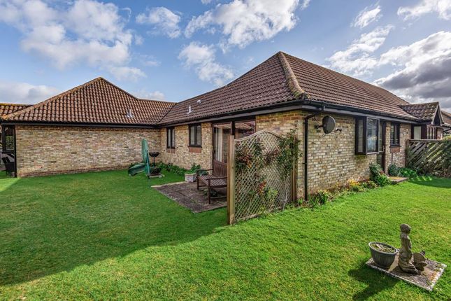 Thumbnail Bungalow for sale in Thatcham, Berkshire