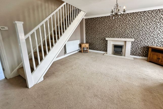 13, Staveley Close, Bucknall, Stoke-On-Trent photo 3