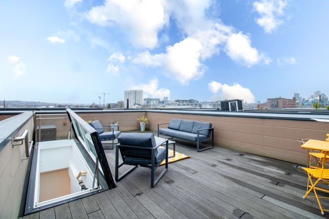 Town house for sale in Solar Avenue, Leeds