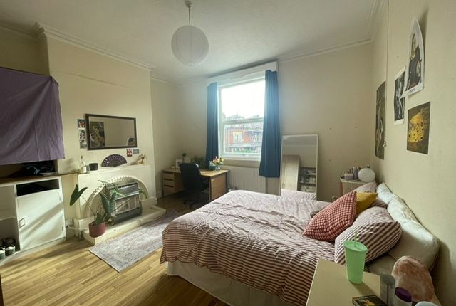 Brudenell Road Hyde Park, Leeds photo 4