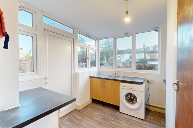 Room 3, 25 Saxon 25, Saxon R3, London photo 5
