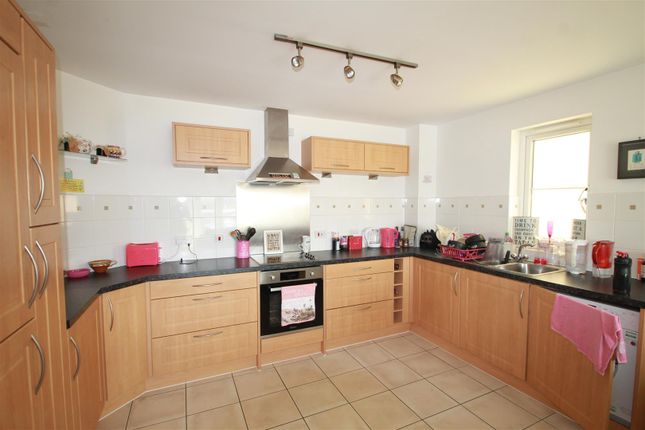 Flat to rent in Sorrento House, The Piazza, Cardiff Bay CF11