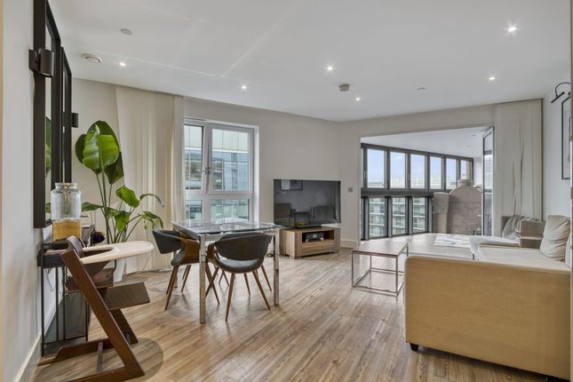 Flat for sale in New Drum Street, London
