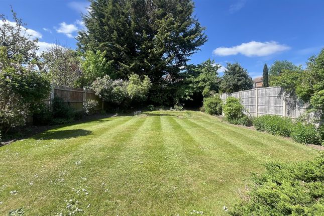 33, Abinger Avenue, Cheam photo 3