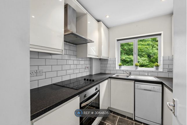 Whitegates, Court Bushes Road, Whyteleafe photo 5