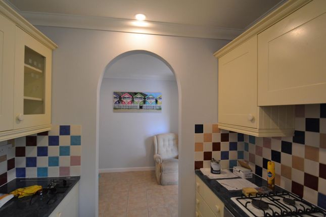 Room 2, 137 Clarence Road, East Cowes photo 4