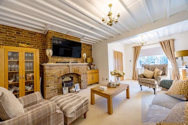 54, Grange Crescent, Chigwell photo 4