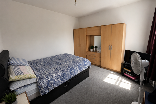 137 Walton Road, Woking photo 5