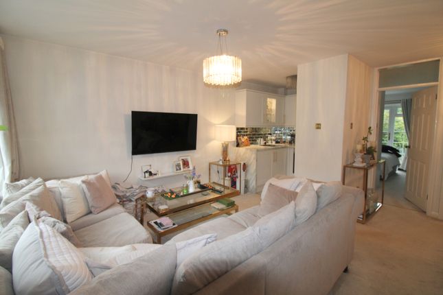 5, Poplar Close, Camberley photo 4