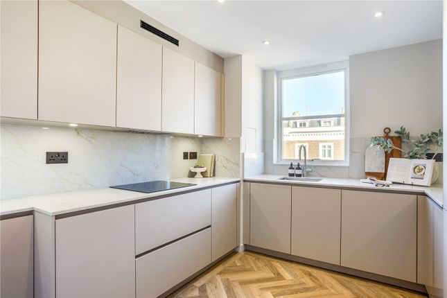 Flat for sale in Cheyne Walk, Chelsea, London