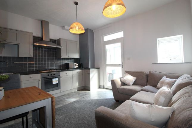 Room 2, 27, Woodlands Avenue, Stanningley Pudsey photo 4