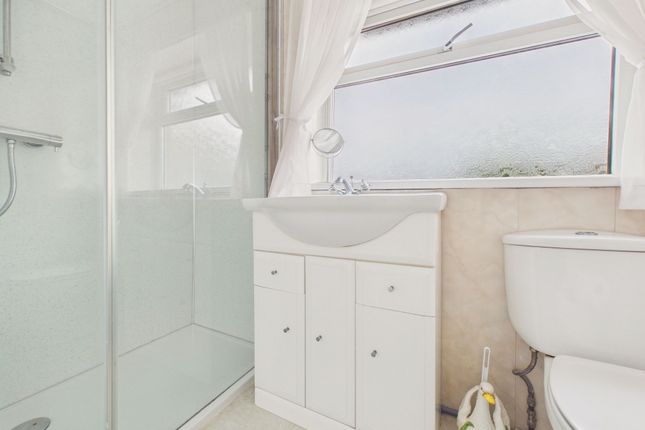 32 Whinbrooke, Gateshead photo 4