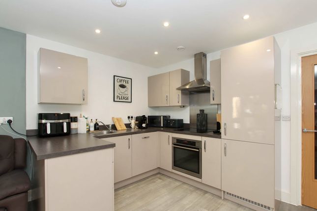2, Dickinson House, The Embankment, Hemel Hempstead photo 4