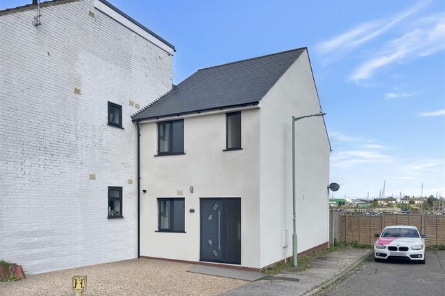 End terrace house for sale in Lake View Road, Lowestoft