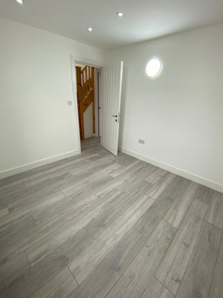 Maisonette to rent in Clare Road, Cardiff