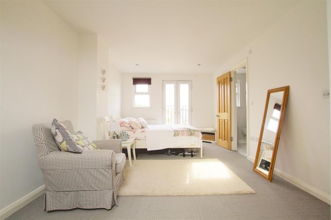 7, Midhurst Road, Ealing photo 4