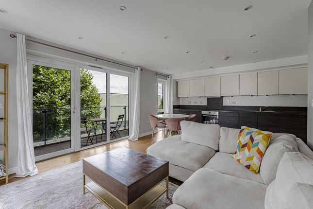 Flat 39, Kennet House, 8 Enterprise Way, London photo 3
