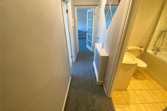 Flat to rent in Fairlawns, Brownlow Road, London