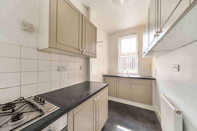 19, Thornleigh Mount, West Yorkshire photo 3
